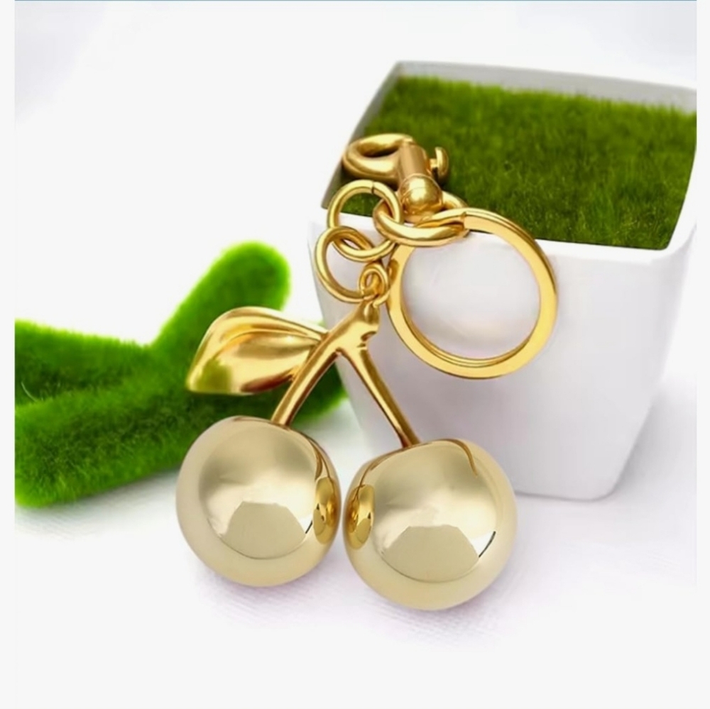 🍒GOLD CHERRY KEYCHAIN/ BAG CHARM     BRAND NEW